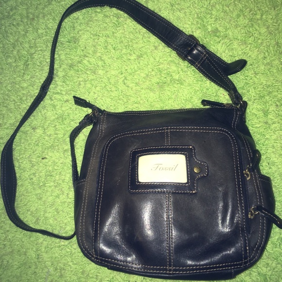 Clearance 🛍 Black fossil crossbody. - Picture 2 of 8